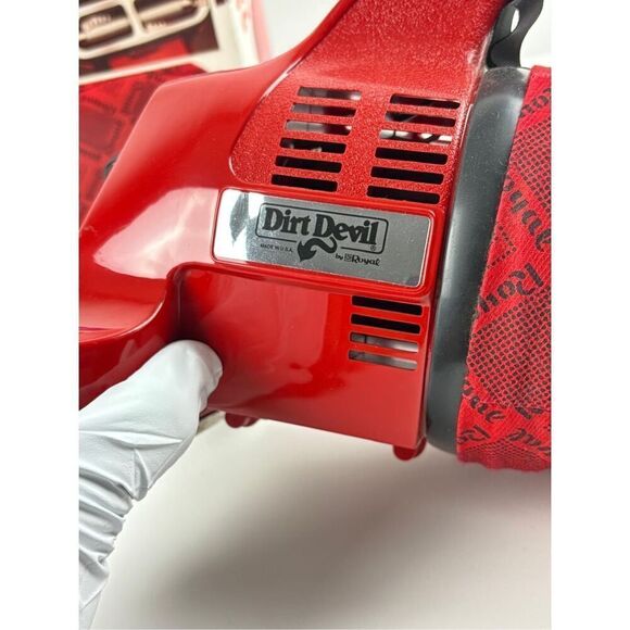 Vintage Royal Dirt Devil Hand Vac Vacuum Model 103 Vacuum Red Made In USA Works - Picture 2 of 8